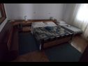 Apartementen Mili- 50 m from beach and economical A1(6) Sutomiscica - Eiland Ugljan  - Appartement - A1(6): slaapkamer