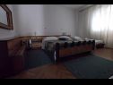 Apartementen Mili- 50 m from beach and economical A1(6) Sutomiscica - Eiland Ugljan  - Appartement - A1(6): slaapkamer