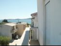 Apartementen en kamers Aleksandra - 10 m from sea: A1 lijevi(2+2), A2 desni(2+2), A3(4+1), A4(2+2), R7(2), A5(4), A6(4+1) Bibinje - Riviera Zadar  - Appartement - A3(4+1): uitzicht vanaf balkon