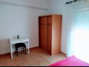 Apartementen en kamers Aleksandra - 10 m from sea: A1 lijevi(2+2), A2 desni(2+2), A3(4+1), A4(2+2), R7(2), A5(4), A6(4+1) Bibinje - Riviera Zadar  - Appartement - A3(4+1): slaapkamer