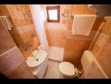 Apartementen Vesna - 200 m from beach A1(2), SA2(2), A3(2) Bibinje - Riviera Zadar  - Studio-appartment - SA2(2): badkamer met toilet