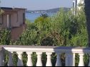 Apartementen en kamers Aleksandra - 10 m from sea: A1 lijevi(2+2), A2 desni(2+2), A3(4+1), A4(2+2), R7(2), A5(4), A6(4+1) Bibinje - Riviera Zadar  - Appartement - A5(4): uitzicht vanaf terras