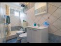 Apartementen Sandra - 150 meters from the beach A1 (6+2), A2 (3+2), A3 (2+2) Crna Punta - Riviera Zadar  - Appartement - A2 (3+2): badkamer met toilet