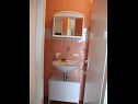 Apartementen Dusko - free parking A1(2+2) Gornji Karin - Riviera Zadar  - Appartement - A1(2+2): badkamer met toilet
