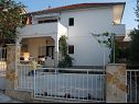 Apartementen Dusko - free parking A1(2+2) Gornji Karin - Riviera Zadar  - huis