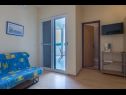 Apartementen Blue Skies - 30 m from the sea: A1(4+1), A2(2+2), SA3(2+1) Ljubac - Riviera Zadar  - Appartement - A2(2+2): woonkamer