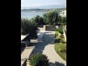 Apartementen Blue Skies - 30 m from the sea: A1(4+1), A2(2+2), SA3(2+1) Ljubac - Riviera Zadar  - parkeerplaats