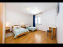 Apartementen Ivanac - close to the beach A1 (6+2), A2 (2+2), A3 (2+2) Ljubac - Riviera Zadar  - Appartement - A1 (6+2): slaapkamer