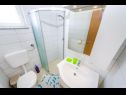 Apartementen Ivanac - close to the beach A1 (6+2), A2 (2+2), A3 (2+2) Ljubac - Riviera Zadar  - Appartement - A2 (2+2): badkamer met toilet