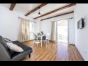 Apartementen Ivanac - close to the beach A1 (6+2), A2 (2+2), A3 (2+2) Ljubac - Riviera Zadar  - Appartement - A2 (2+2): woonkamer