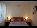 Apartementen Davor - 20m from sea : A1(2+2), A2(2+2), A3(6) Mali Iz (Eiland Iz) - Riviera Zadar  - Appartement - A1(2+2): slaapkamer
