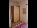 Apartementen Davor - 20m from sea : A1(2+2), A2(2+2), A3(6) Mali Iz (Eiland Iz) - Riviera Zadar  - Appartement - A1(2+2): slaapkamer