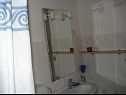 Apartementen Davor - 20m from sea : A1(2+2), A2(2+2), A3(6) Mali Iz (Eiland Iz) - Riviera Zadar  - Appartement - A2(2+2): badkamer met toilet