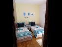 Apartementen Vlatkica - 10 m from beach: A1 Vlatkica(4), A2 Lea(4) Maslenica - Riviera Zadar  - Appartement - A1 Vlatkica(4): slaapkamer