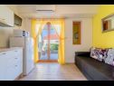 Apartementen Bosko - 30m from the sea with parking: A1(2+1), SA2(2), A3(2+1), A4(4+1) Nin - Riviera Zadar  - Appartement - A1(2+1): woonkamer