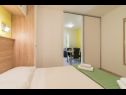 Apartementen Bosko - 30m from the sea with parking: A1(2+1), SA2(2), A3(2+1), A4(4+1) Nin - Riviera Zadar  - Appartement - A1(2+1): slaapkamer