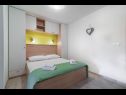 Apartementen Bosko - 30m from the sea with parking: A1(2+1), SA2(2), A3(2+1), A4(4+1) Nin - Riviera Zadar  - Appartement - A3(2+1): slaapkamer