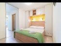 Apartementen Bosko - 30m from the sea with parking: A1(2+1), SA2(2), A3(2+1), A4(4+1) Nin - Riviera Zadar  - Appartement - A3(2+1): slaapkamer