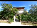 Apartementen Nika - nice garden: A1(2), A2(4+1), A3(6), A4(2) Nin - Riviera Zadar  - huis