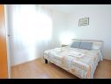Apartementen Nika - nice garden: A1(2), A2(4+1), A3(6), A4(2) Nin - Riviera Zadar  - Appartement - A3(6): slaapkamer