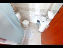 Apartementen Nika - nice garden: A1(2), A2(4+1), A3(6), A4(2) Nin - Riviera Zadar  - Appartement - A4(2): badkamer met toilet