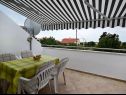 Apartementen Mimi - free parking and barbecue: A1(2+2), A2(2+2) Nin - Riviera Zadar  - Appartement - A2(2+2): terras