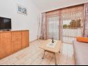 Apartementen Mimi - free parking and barbecue: A1(2+2), A2(2+2) Nin - Riviera Zadar  - Appartement - A2(2+2): woonkamer