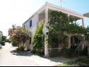 Apartementen Vjeko - 200 m from sea: 1 - A1(2+2), 2 - B1(2+2) Nin - Riviera Zadar  - huis