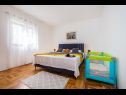 Apartementen Mari - with view: A1(4) Novigrad - Riviera Zadar  - Appartement - A1(4): slaapkamer