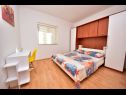 Apartementen Roko - 50 meters from sandy beach: A1 (2+2) Obrovac - Riviera Zadar  - Appartement - A1 (2+2): slaapkamer
