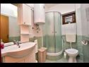 Apartementen Roko - 50 meters from sandy beach: A1 (2+2) Obrovac - Riviera Zadar  - Appartement - A1 (2+2): badkamer met toilet