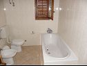 Apartementen Pupa - nice family apartments: A1 Dora(4+1), A2 Mihael(4+1), A3 Tea(2+1) Petrcane - Riviera Zadar  - Appartement - A1 Dora(4+1): badkamer met toilet