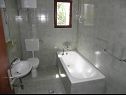 Apartementen Pupa - nice family apartments: A1 Dora(4+1), A2 Mihael(4+1), A3 Tea(2+1) Petrcane - Riviera Zadar  - Appartement - A3 Tea(2+1): badkamer met toilet