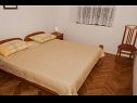 Apartementen Pupa - nice family apartments: A1 Dora(4+1), A2 Mihael(4+1), A3 Tea(2+1) Petrcane - Riviera Zadar  - Appartement - A2 Mihael(4+1): slaapkamer