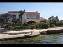 Apartementen Andri - 5 m from the beach : A1(4), A2-donji(2+2) Petrcane - Riviera Zadar  - huis