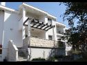 Apartementen Mari - 100 m from beach: A1(4), A2(4) Petrcane - Riviera Zadar  - huis