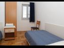 Apartementen Mari - 100 m from beach: A1(4), A2(4) Petrcane - Riviera Zadar  - Appartement - A1(4): slaapkamer