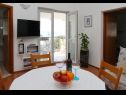 Apartementen Mari - 100 m from beach: A1(4), A2(4) Petrcane - Riviera Zadar  - Appartement - A1(4): eetkamer