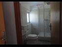 Apartementen Mari - 100 m from beach: A1(4), A2(4) Petrcane - Riviera Zadar  - Appartement - A2(4): badkamer met toilet