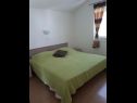 Apartementen Mari - 100 m from beach: A1(4), A2(4) Petrcane - Riviera Zadar  - Appartement - A2(4): slaapkamer