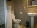 Apartementen Mis - apartments close to sea: A1(4), A2(4) Petrcane - Riviera Zadar  - Appartement - A2(4): badkamer met toilet