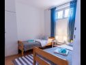 Apartementen Kike - 60 meters from the beach: A1(4+1), A2(4+1), A3(4+1), SA1(2) Petrcane - Riviera Zadar  - Appartement - A1(4+1): slaapkamer