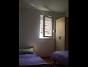 Apartementen Ante - 50m from the sea: A1 plavi(2+2), A2 zuti(2+2), A4 Lila(3+2) Posedarje - Riviera Zadar  - Appartement - A4 Lila(3+2): slaapkamer