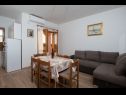 Apartementen Armitage - family friendly: A1(4), A2(4+1), A3(2+1), A4(2+1), A5(2+1) Privlaka - Riviera Zadar  - Appartement - A2(4+1): woonkamer