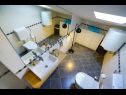 Apartementen Secret Garden A2(2+2), A4(2+2) Razanac - Riviera Zadar  - Appartement - A2(2+2): badkamer met toilet