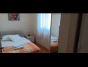 Apartementen Mario - with garden: A1(2+2), A2(4+2) Razanac - Riviera Zadar  - Appartement - A2(4+2): slaapkamer