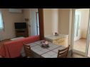 Apartementen Mario - with garden: A1(2+2), A2(4+2) Razanac - Riviera Zadar  - Appartement - A2(4+2): eetkamer