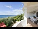 Apartementen Edi - amazing location by the sea: A1(4), A2(4), A3(4), A4(4) Rtina - Riviera Zadar  - Appartement - A3(4): terras
