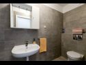 Apartementen Edi - amazing location by the sea: A1(4), A2(4), A3(4), A4(4) Rtina - Riviera Zadar  - Appartement - A4(4): badkamer met toilet