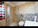 Apartementen Edi - amazing location by the sea: A1(4), A2(4), A3(4), A4(4) Rtina - Riviera Zadar  - Appartement - A4(4): badkamer met toilet